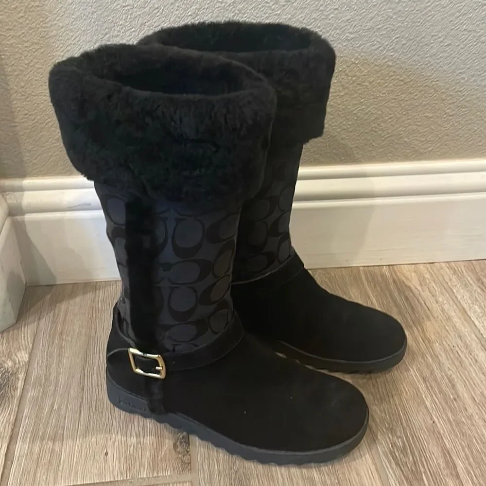 Coach Deeann Authentic Buckle Traditional C Sign Fur Boots Woman’s’ size 5.5